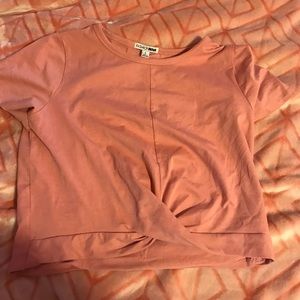 Fashion Nova crop top t